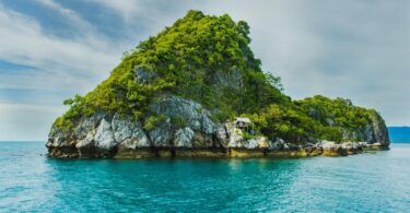 Island Hopping in the Philippines: A Tropical Tapestry of Adventure